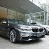 ディーラーに並べられたBMW